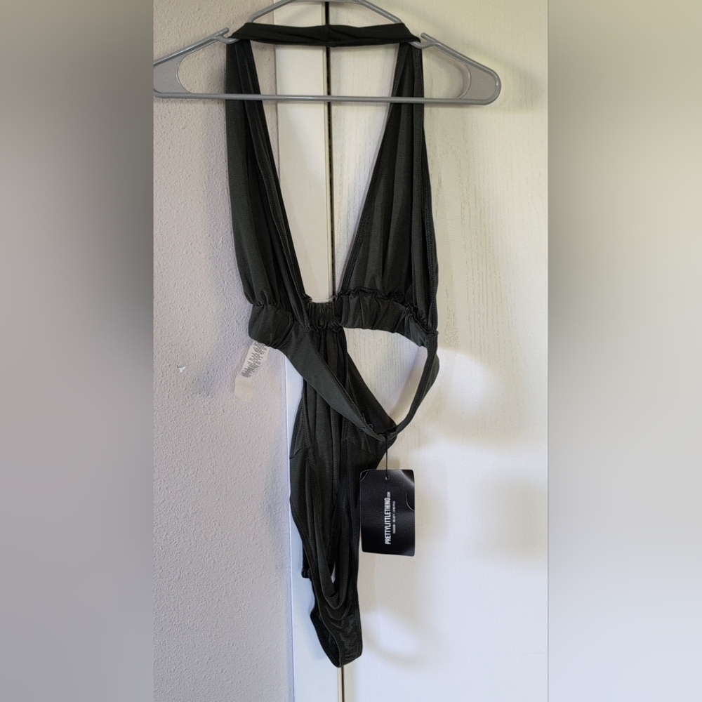 Pretty Little Thing Khaki Slinky Plunge Cut Out Waist Bodysuit - Picture 4 of 12